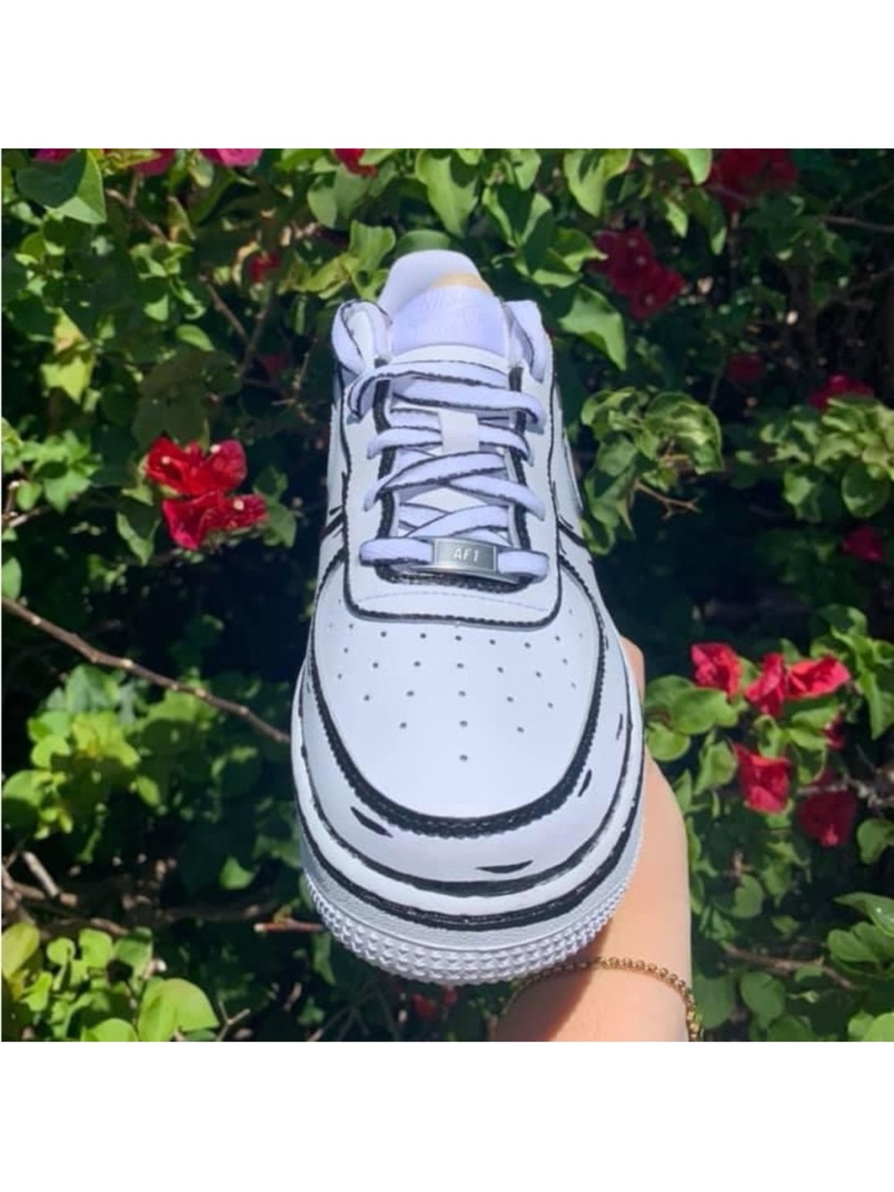 Nike White Cartoon Outline Low-Top Sneakers - Picture 2 of 4